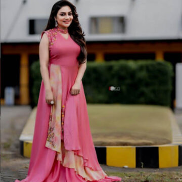 ഗൗണിൽ സുന്ദരിയായി ഗായിക  റിമി ടോമി; ചിത്രങ്ങൾ കാണാം